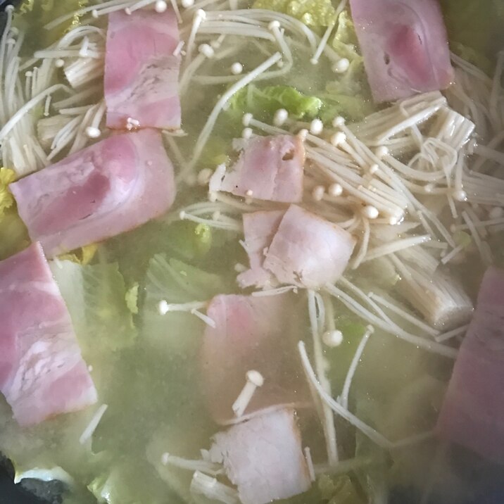 ごま油風味！白菜とベーコンの味噌鍋